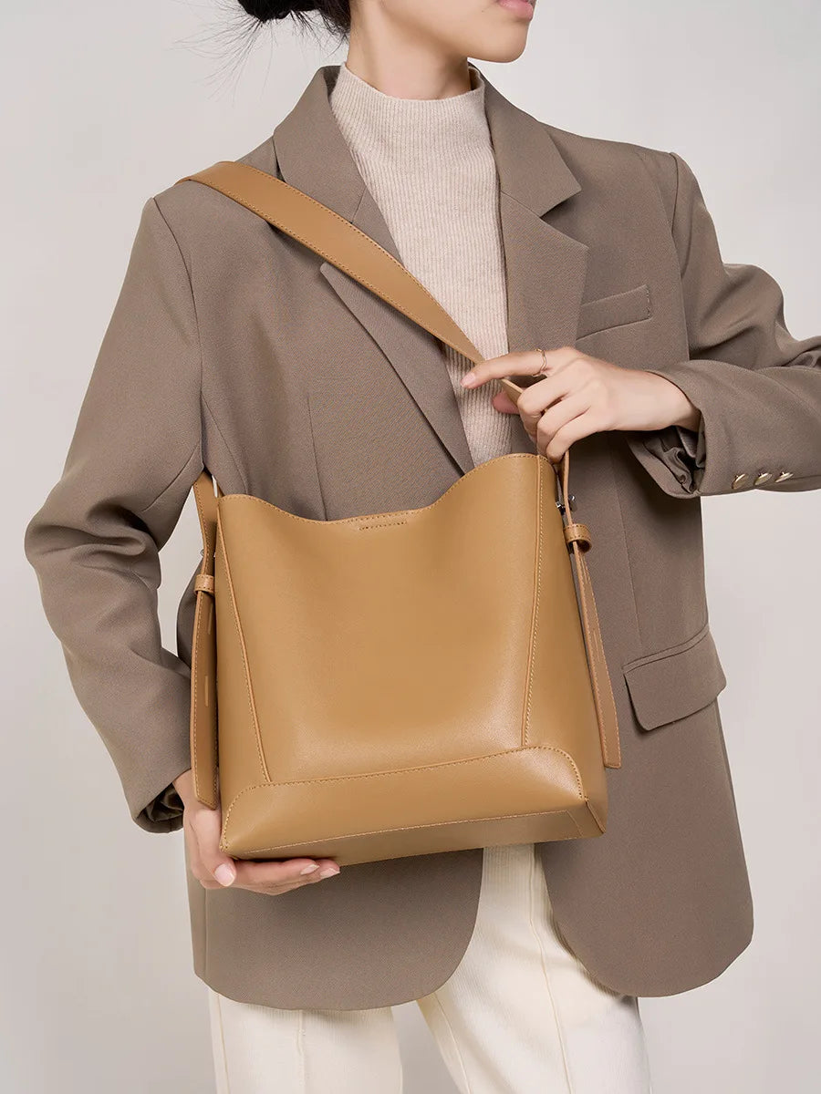 MICA - Sac à Main de Cours de Luxe en Cuir Lisse à Bandoulière - Image 7