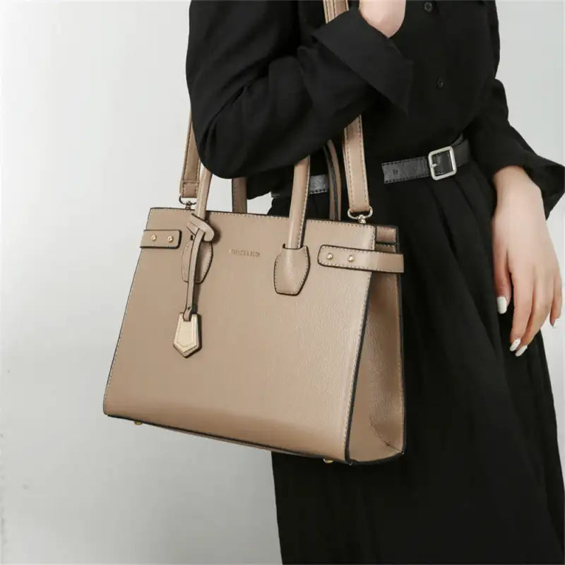 ESTRELLA - Rectangular Shoulder Hand Bag in Leather - Image 10