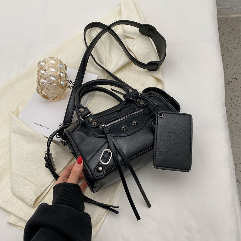 MAËLLE - Small Retro Hand Bag in Leather - Image 2