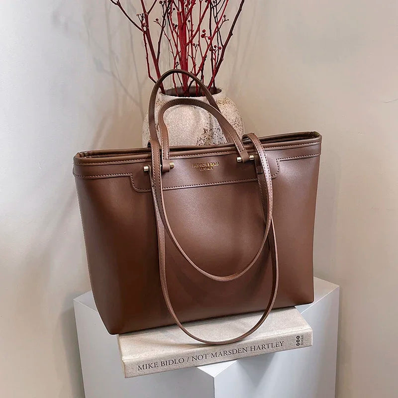 VIVI - Grand Sac à Main de Cours en Cuir Végan - Image 7