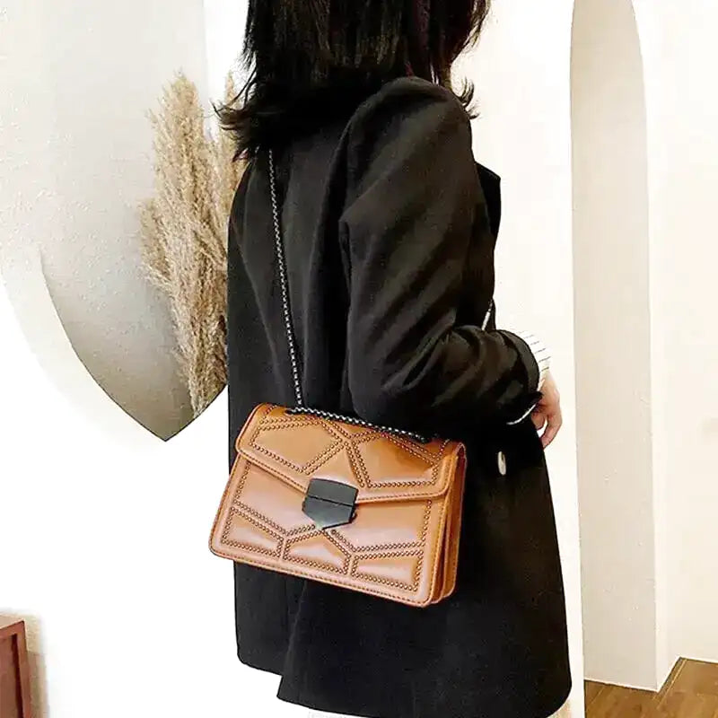 PHILOMÈNE - Small Vintage Leather Hand Bag - Image 4